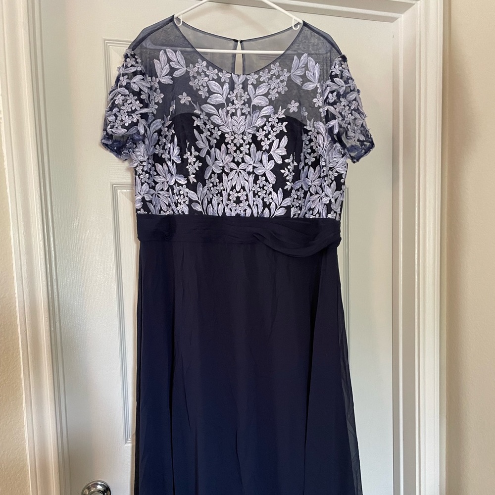 JJ’s house mother of the bride navy and white dress
